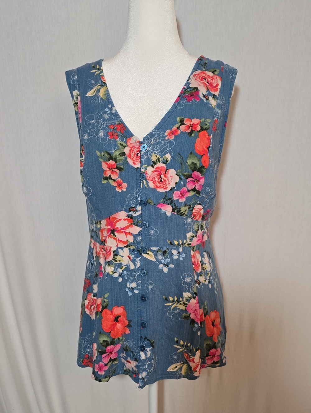 Torrid Blue Floral V-Neck Button Front Women's Top.  With Tie Removed.